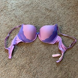 Victoria’s Secret lightly lined bra
